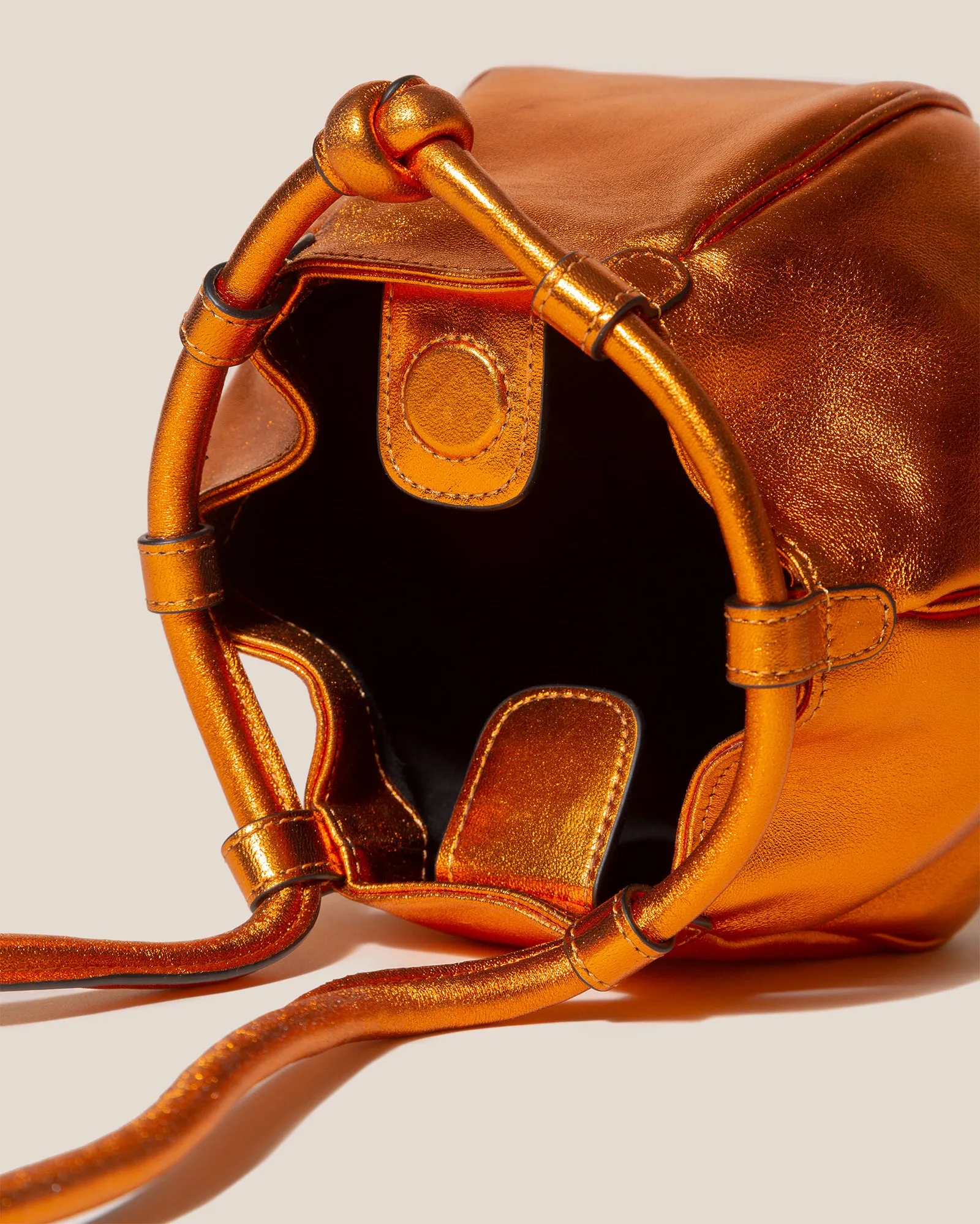 GLOBUL MINI METALLIC - Balloon-Shaped Crossbody Bag sold by Hereu Studio product image thumbnail 4