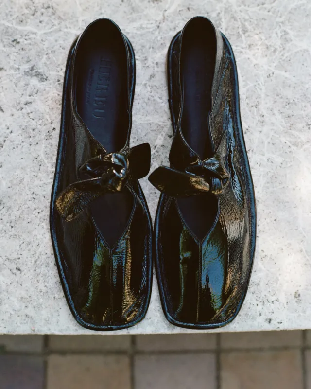 LLASADA CRINKLED GLOSSY - Front-Knot Pump sold by Hereu Studio