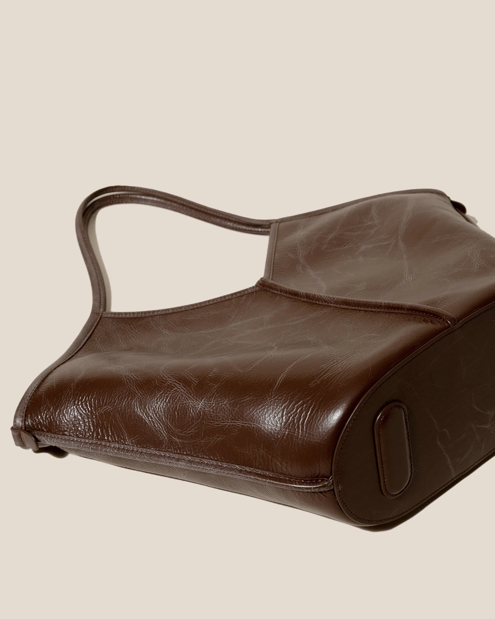 CALELLA DISTRESSED - Leather Tote Bag sold by Hereu Studio product image thumbnail 5