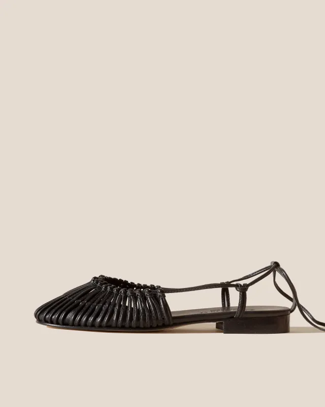 CALMA - Squared-Toe Knotted Sandal | Parallel