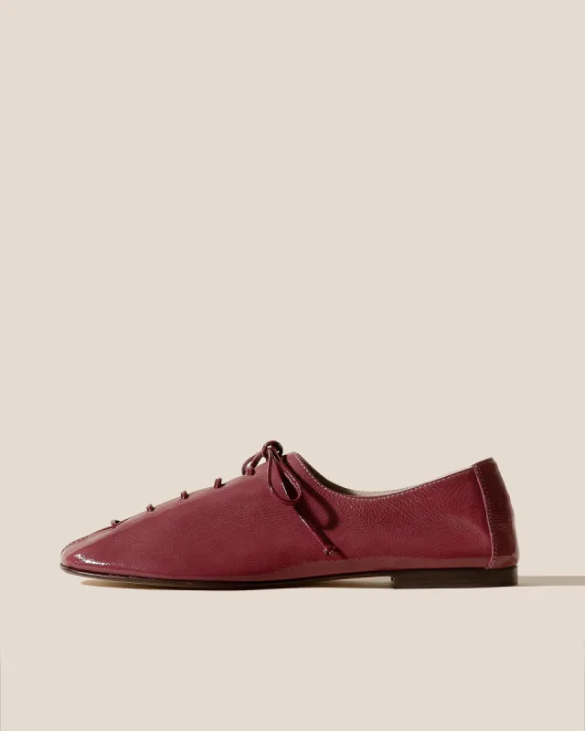 PLEGADA CRINKLED GLOSSY - Deconstructed Lace-up Shoe sold by Hereu Studio