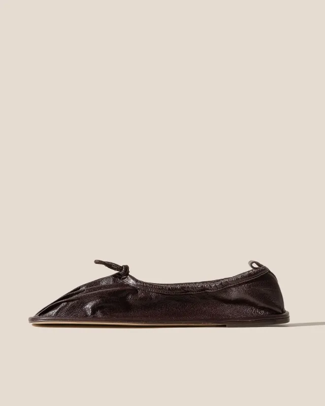 PUNTERA SUPPLE SHINY - Pleated-Toe Pump sold by Hereu Studio