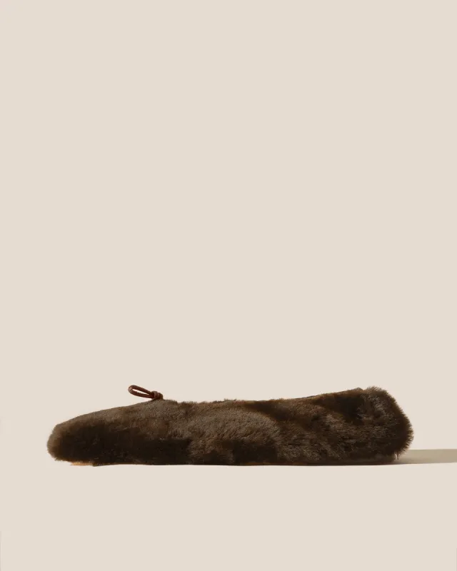PUNTERA SHEARLING - Flat Pump sold by Hereu Studio