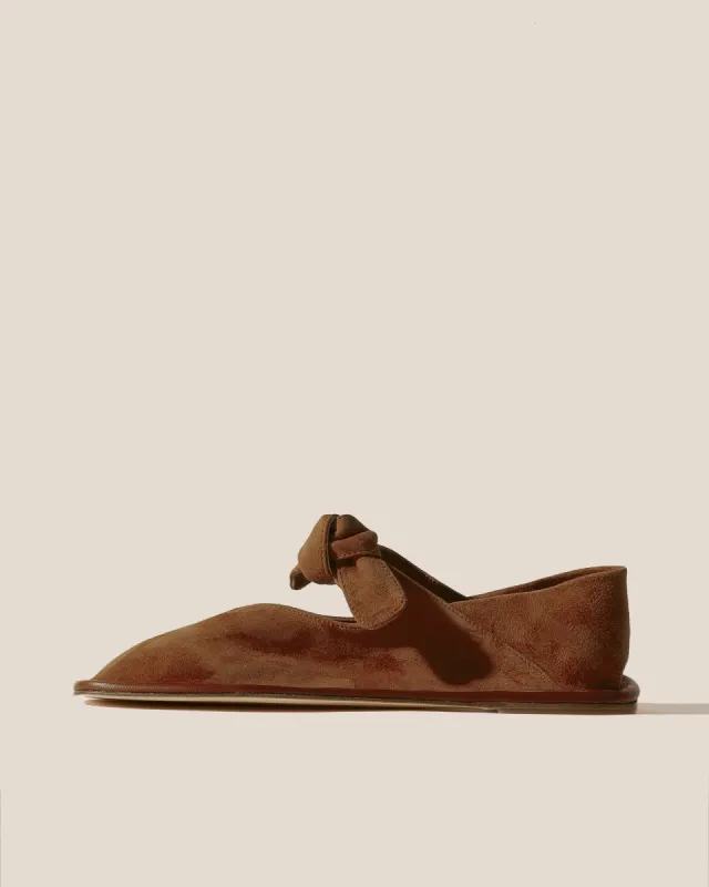 LLASADA SUEDE - Front-Knot Pump made by Hereu Studio