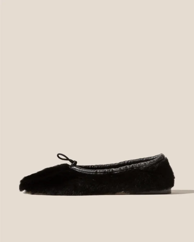 PUNTERA SHEARLING - Flat Pump sold by Hereu Studio