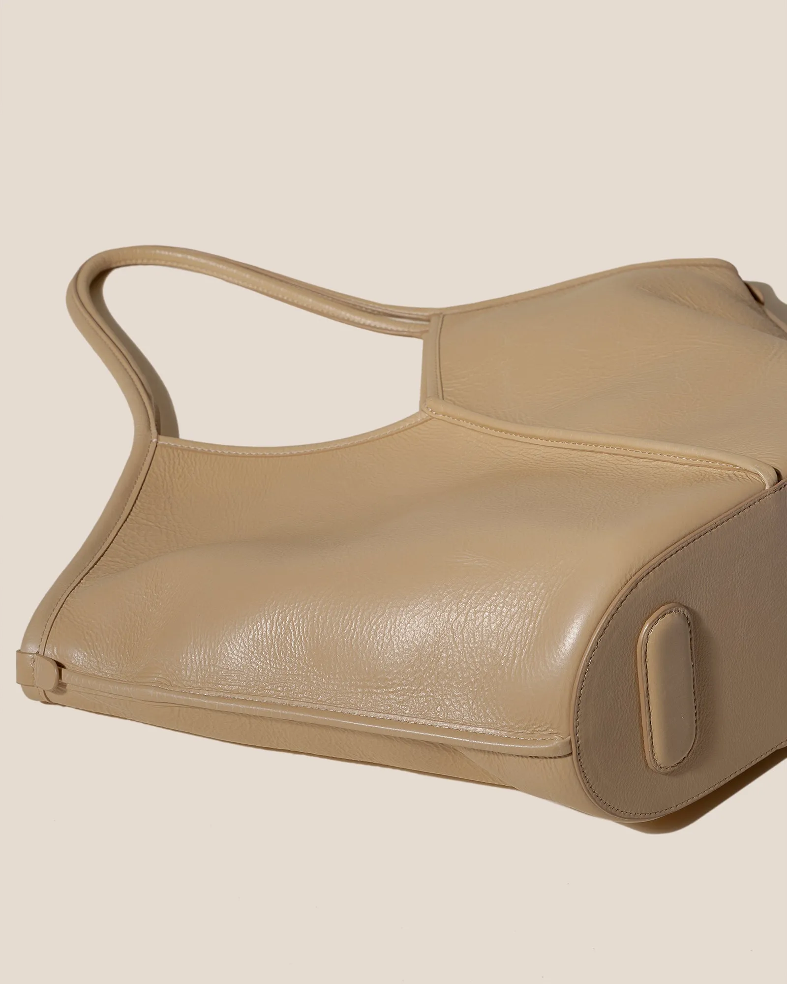 CALELLA DISTRESSED - Leather Tote Bag sold by Hereu Studio product image thumbnail 5