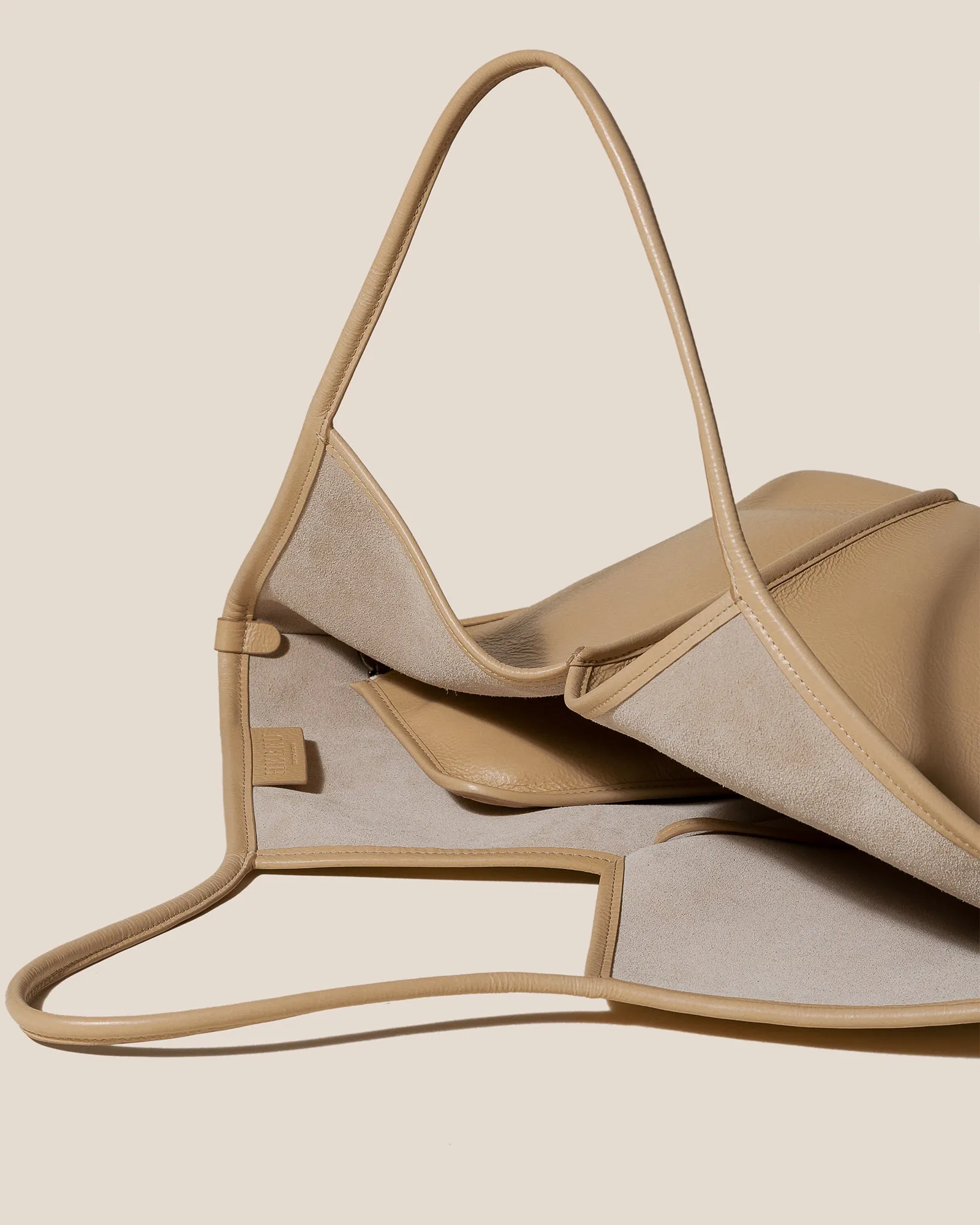 CALELLA DISTRESSED - Leather Tote Bag sold by Hereu Studio product image thumbnail 4