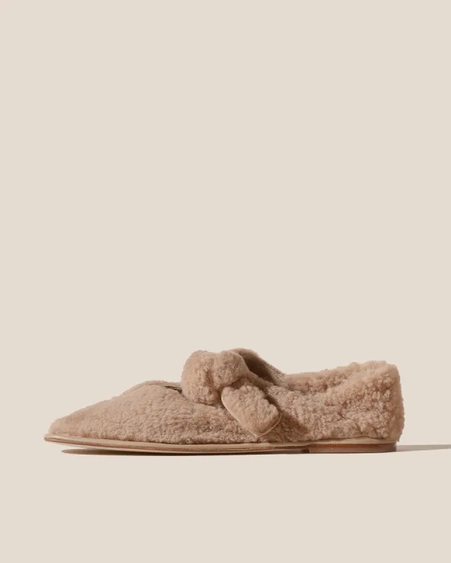 LLASADA CURLY SHEARLING - Front-Knot Pump sold by Hereu Studio