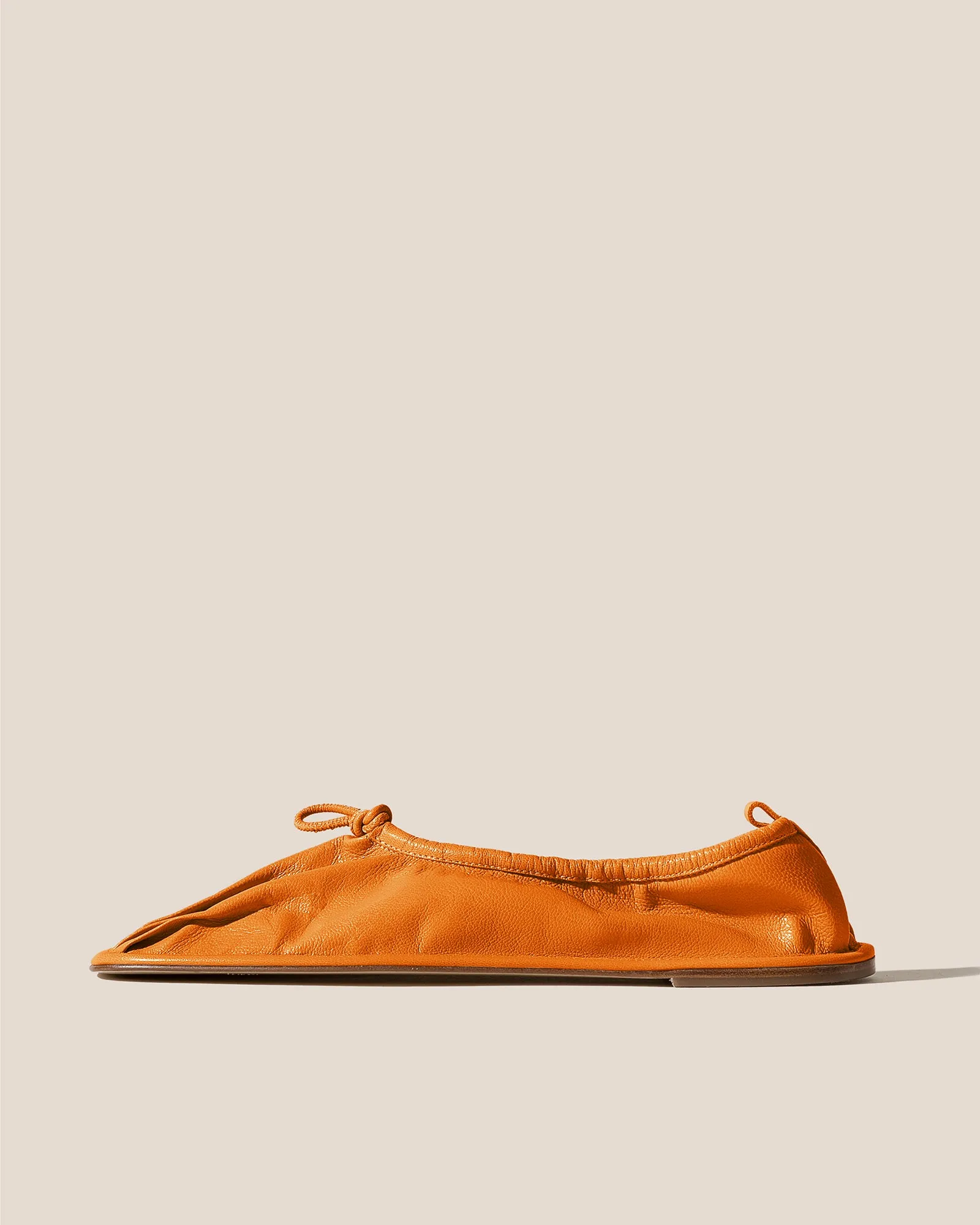 PUNTERA SUPPLE SHINY - Pleated-Toe Pump sold by Hereu Studio