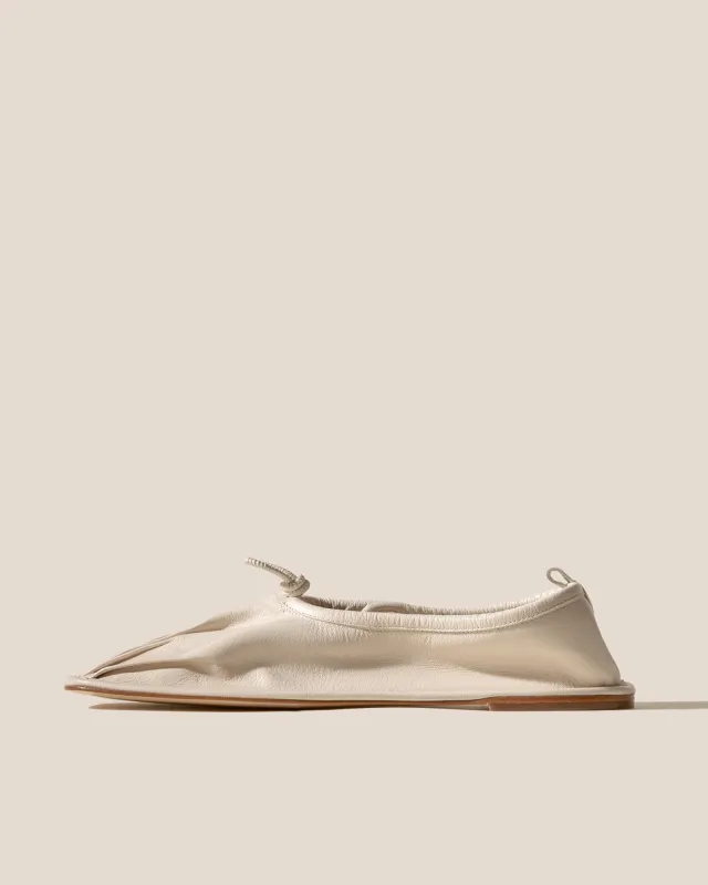 PUNTERA SUPPLE SHINY - Pleated-Toe Pump sold by Hereu Studio