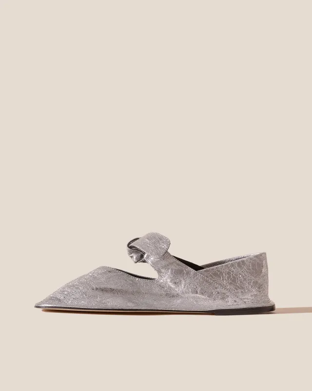 LLASADA CRINKLED METALLIC - Front-Knot Pump sold by Hereu Studio