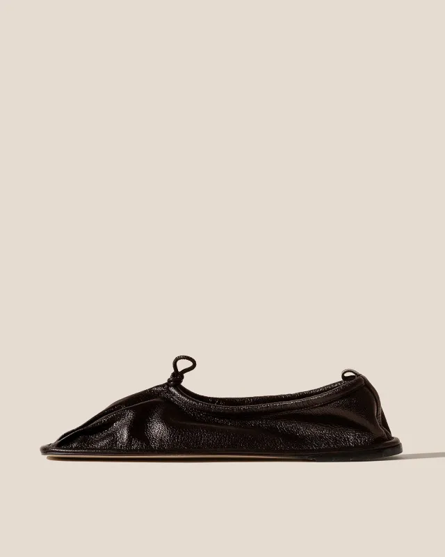 PUNTERA SUPPLE SHINY - Pleated-Toe Pump sold by Hereu Studio