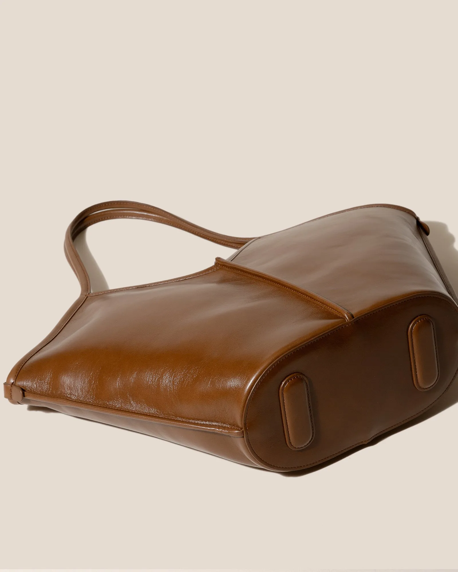 CALELLA DISTRESSED - Leather Tote Bag sold by Hereu Studio product image thumbnail 3