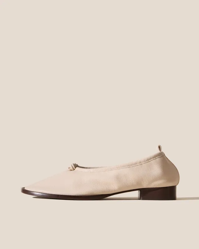 PUNTERA R MID - Mid-Heel Pump made by Hereu Studio