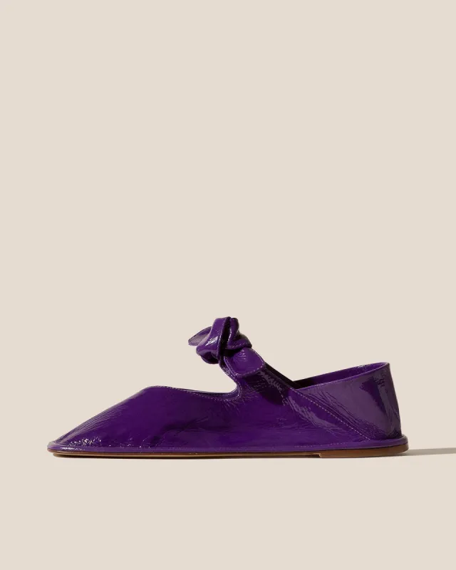 LLASADA CRINKLED GLOSSY - Front-Knot Pump sold by Hereu Studio