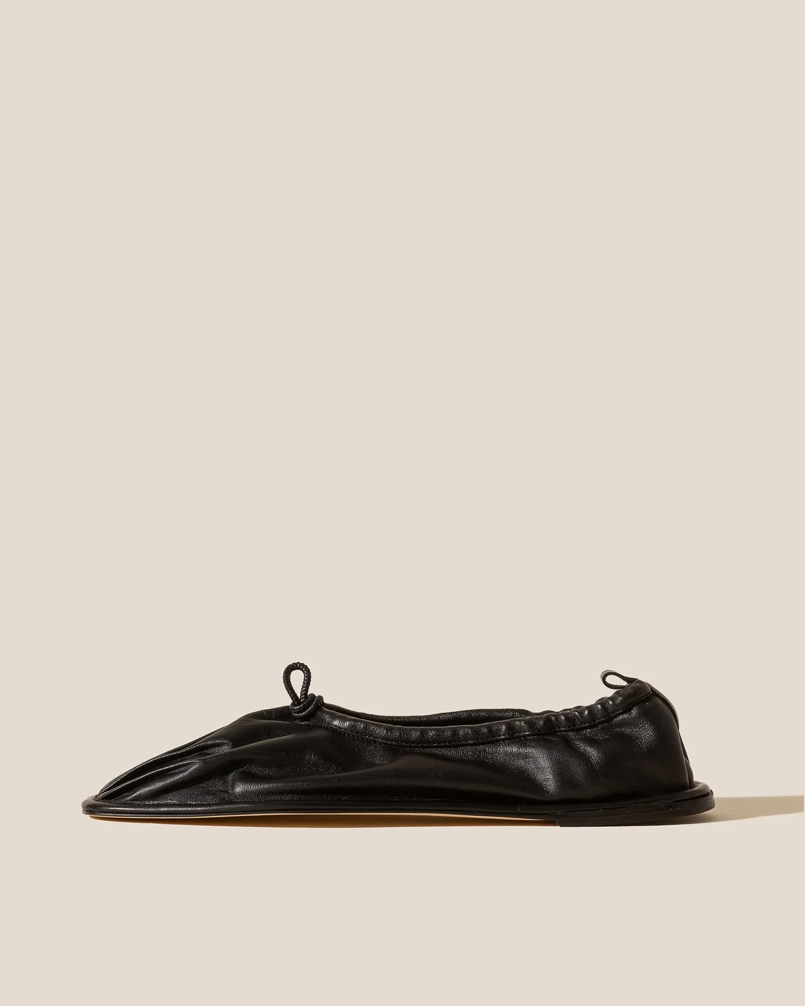 PUNTERA - FOR ALL - Pleated-Toe Pump sold by Hereu Studio