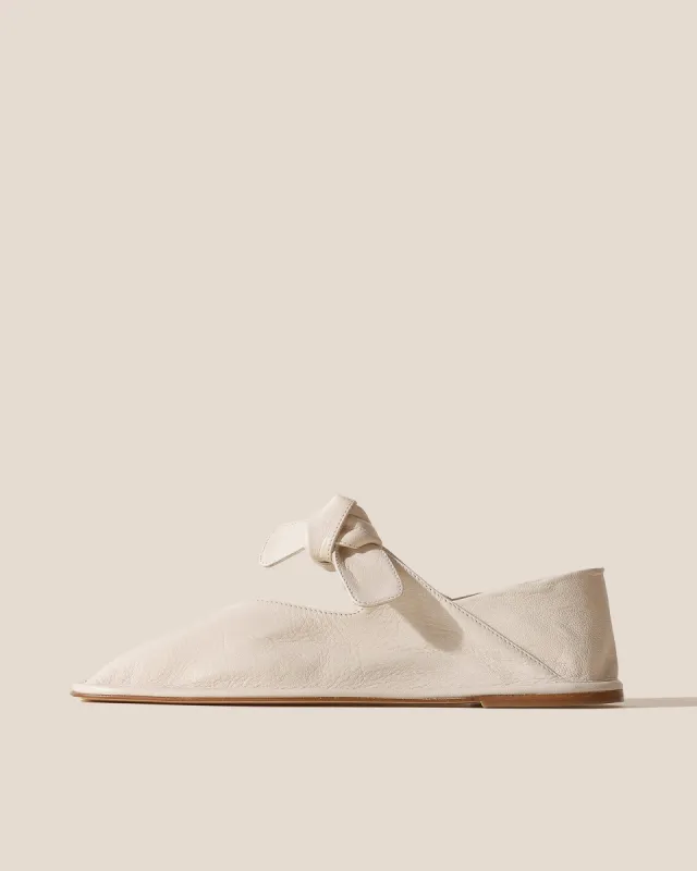 LLASADA SUPPLE SHINY - Front-Knot Pump sold by Hereu Studio
