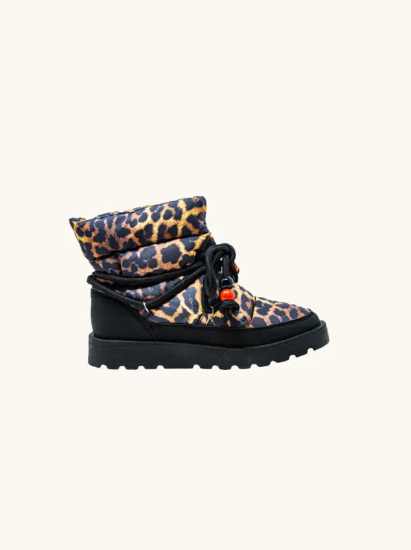 Snow boots leopard made by Arizona Love
