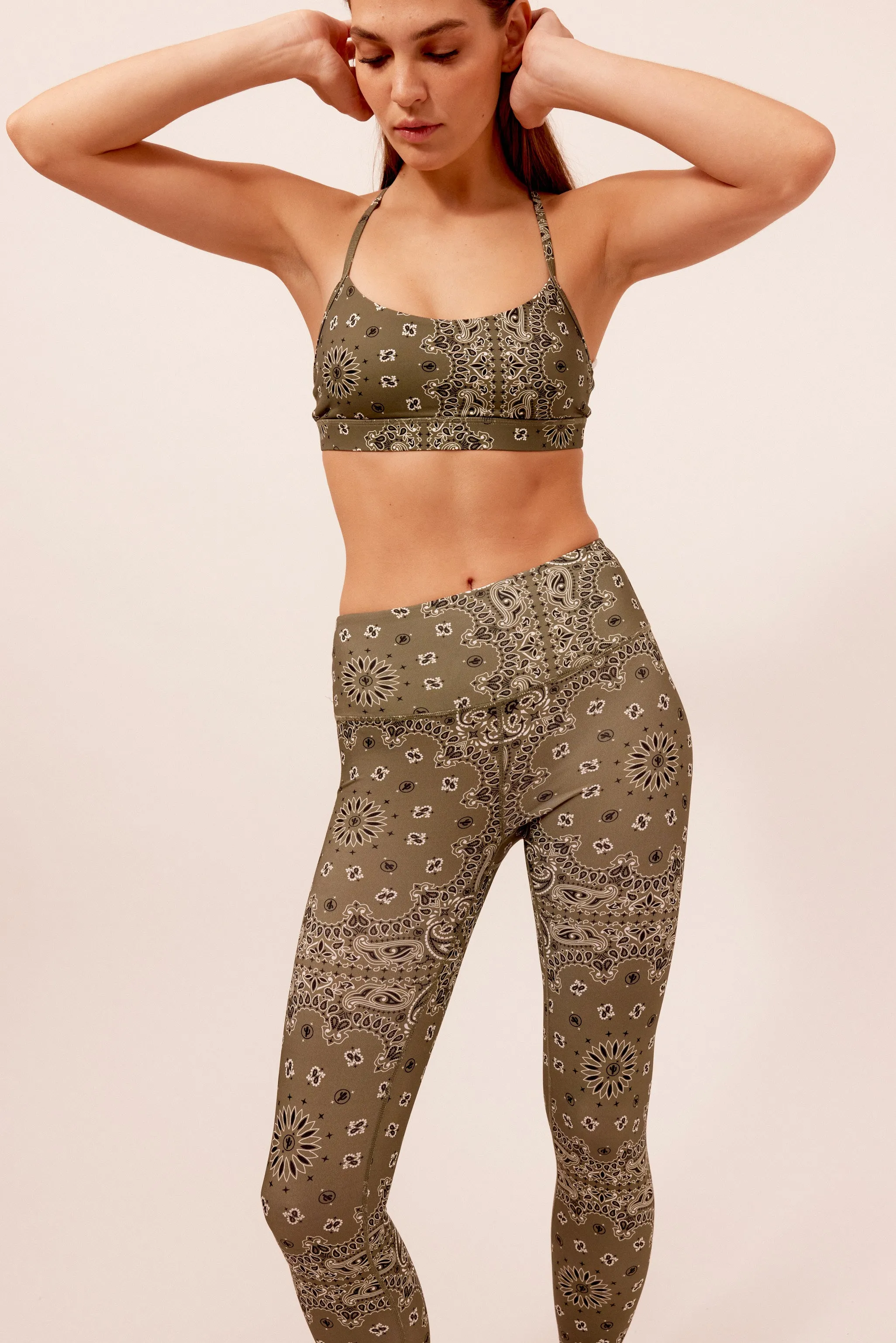 YOGA LEGGING KAKI BANDANA sold by Arizona Love