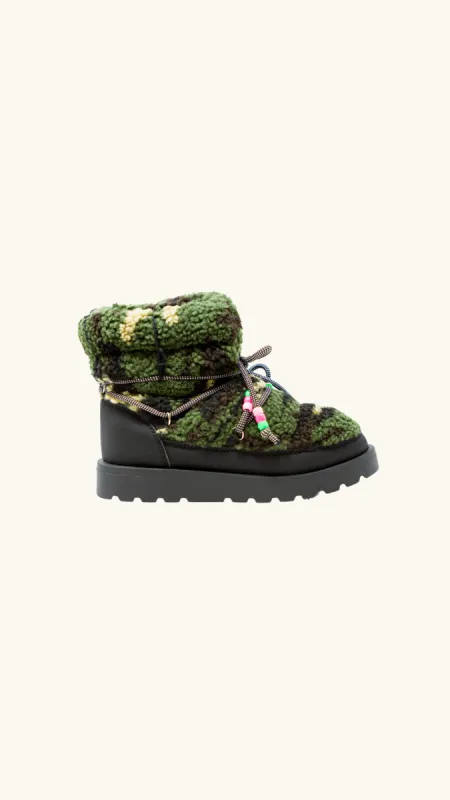 Fur snow boots camo made by Arizona Love