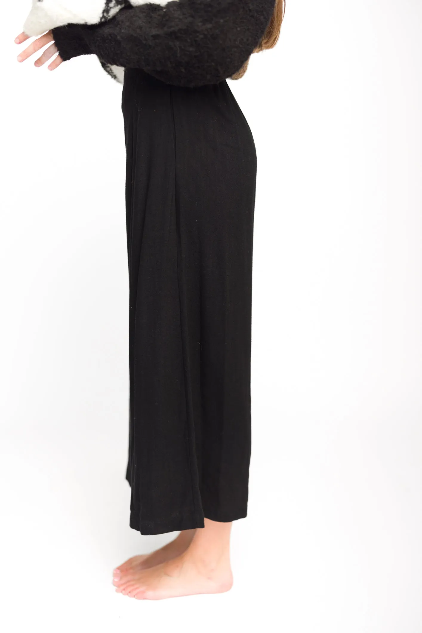 Brianna Slip-On Linen-Blend Culottes Pants in Black sold by Worth Collective product image thumbnail 3