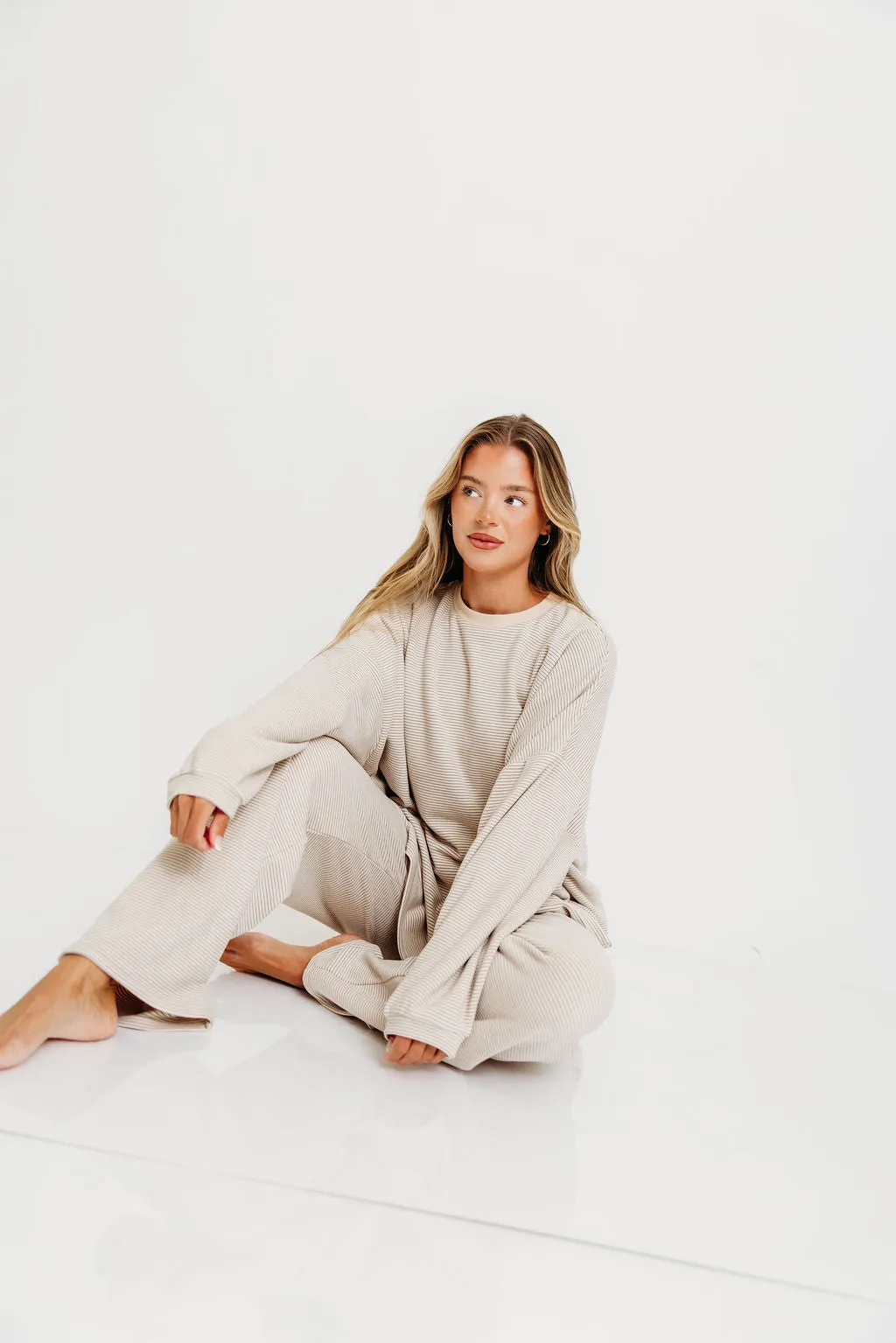 Naomi Oversized Fleece Top in Cream/Grey - Bump Friendly *Worth Exclusive Print* 12/19 PRE-ORDER sold by Worth Collective product image thumbnail 4