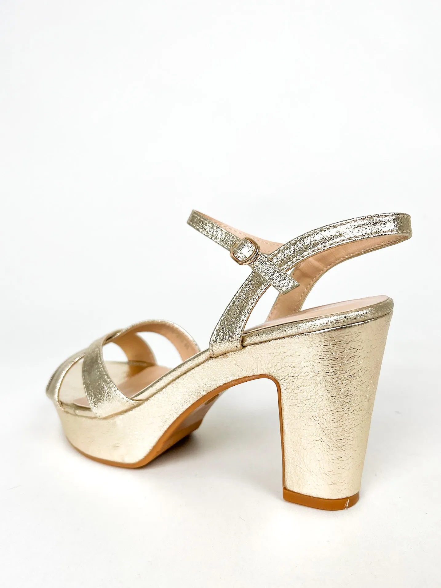 Zapato tacon cruzado dorado sold by Sorellas product image thumbnail 4