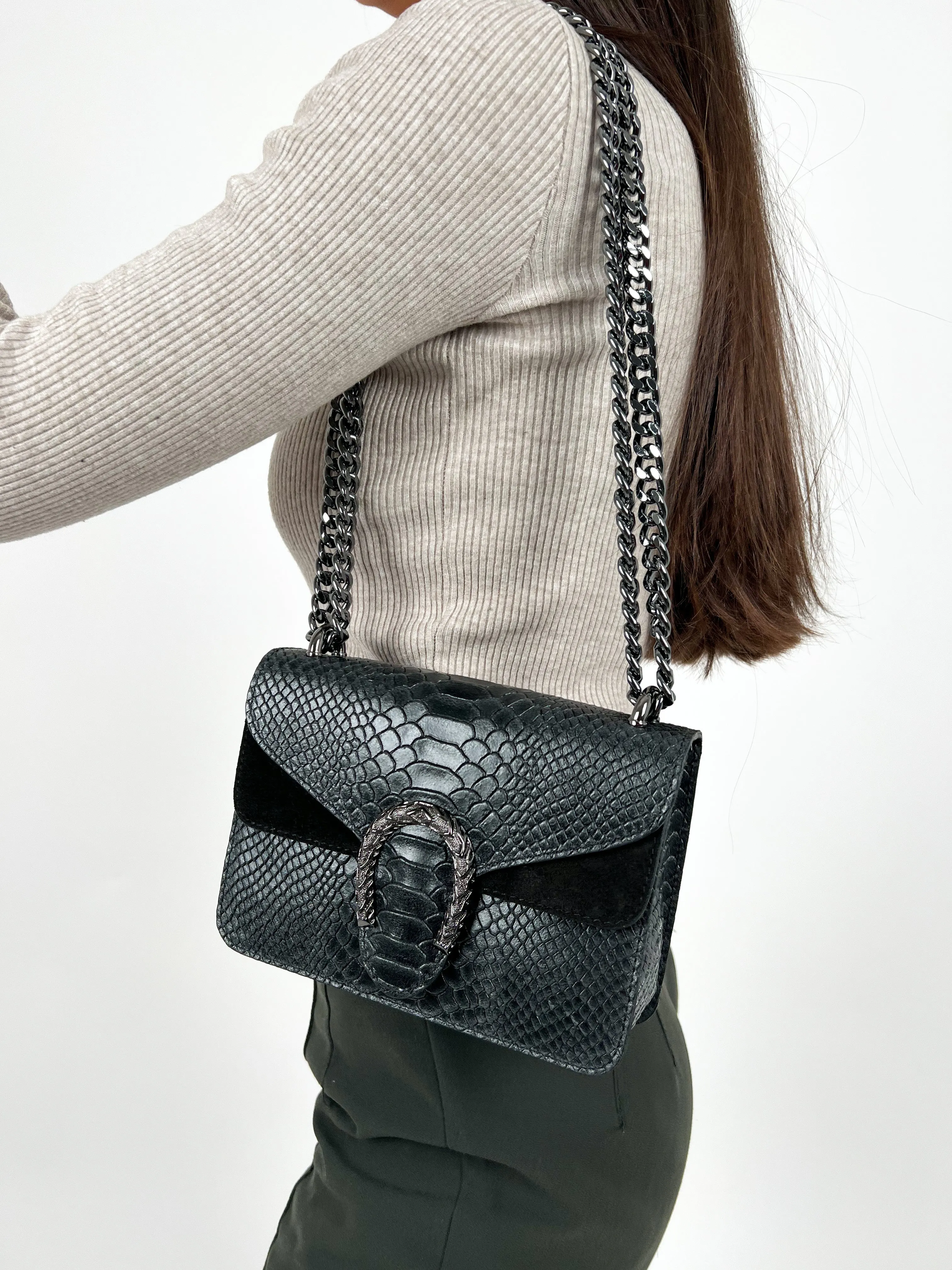 Bolso herradura piel negro sold by Sorellas product image thumbnail 2