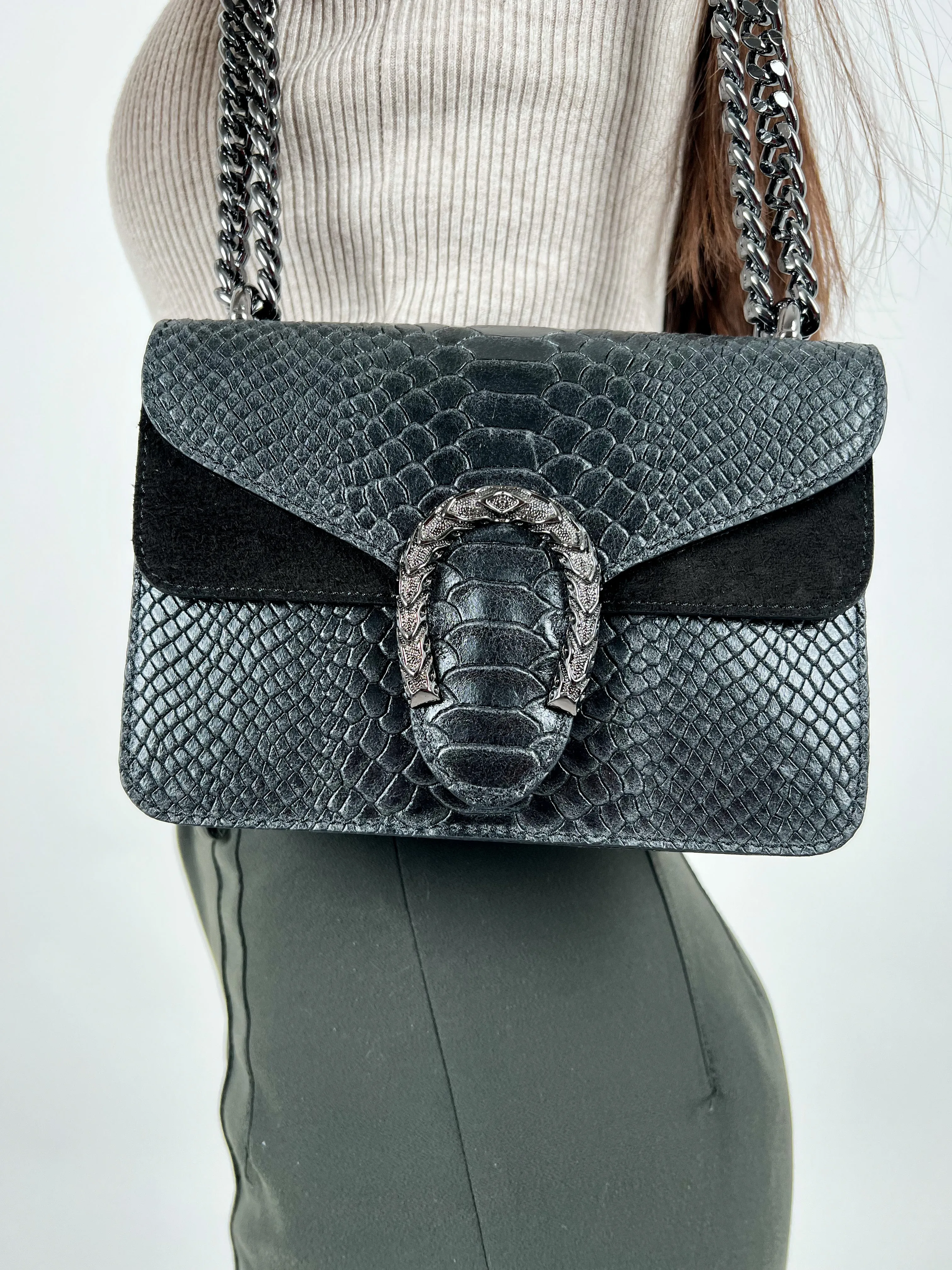 Bolso herradura piel negro sold by Sorellas product image thumbnail 3