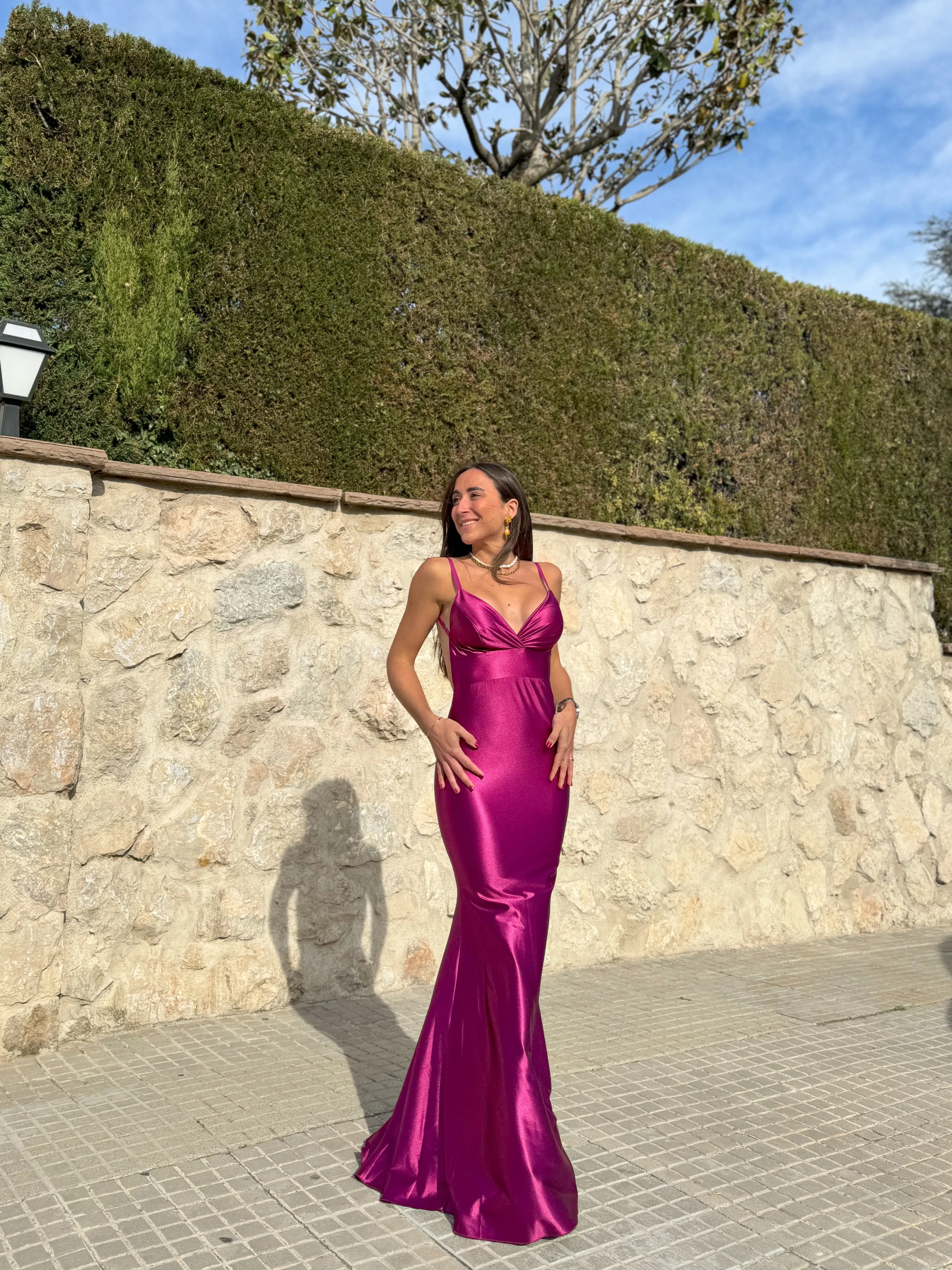 Vestido pico satinado espalda cereza sold by Sorellas product image thumbnail 5