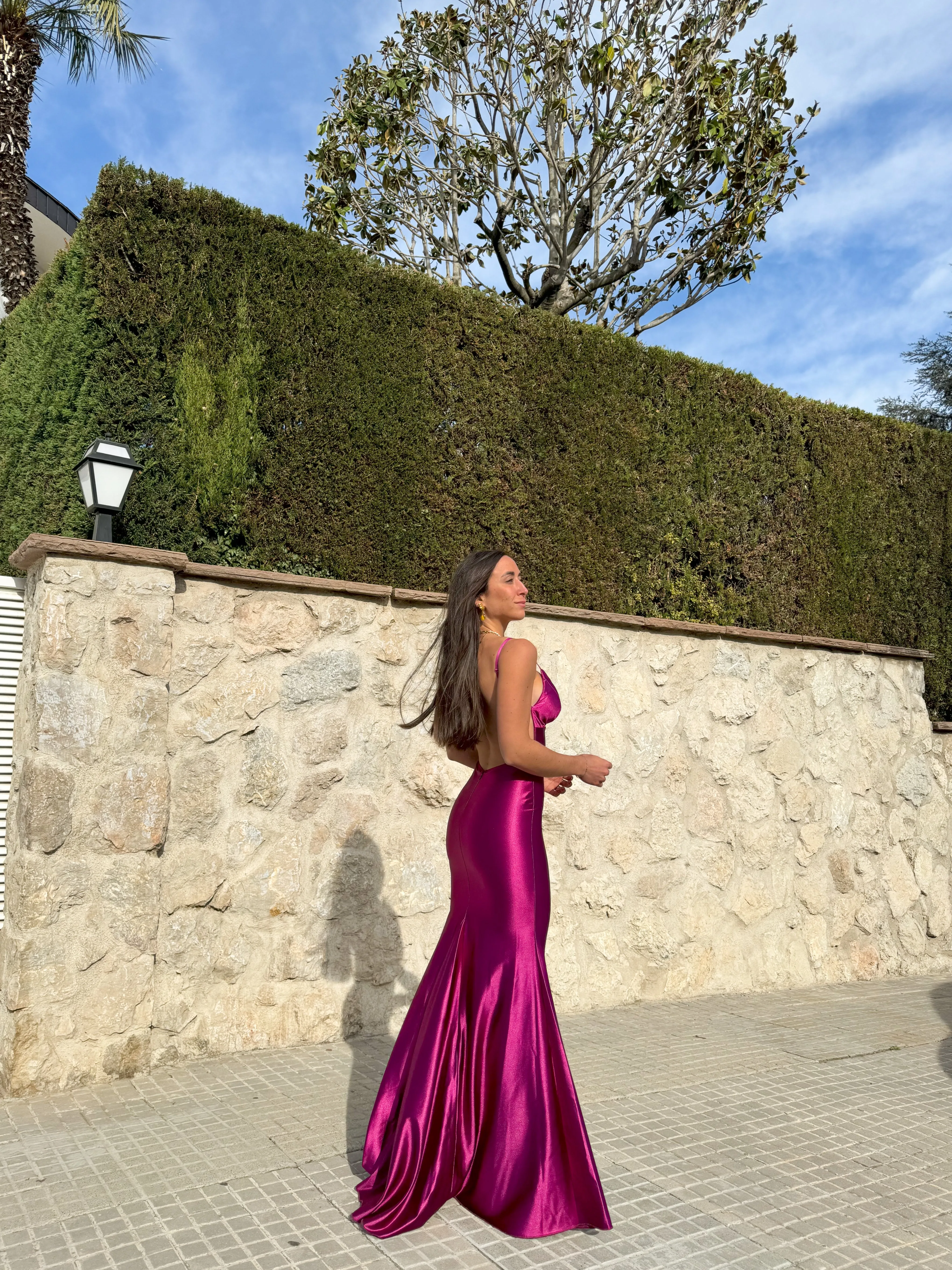 Vestido pico satinado espalda cereza sold by Sorellas product image thumbnail 3