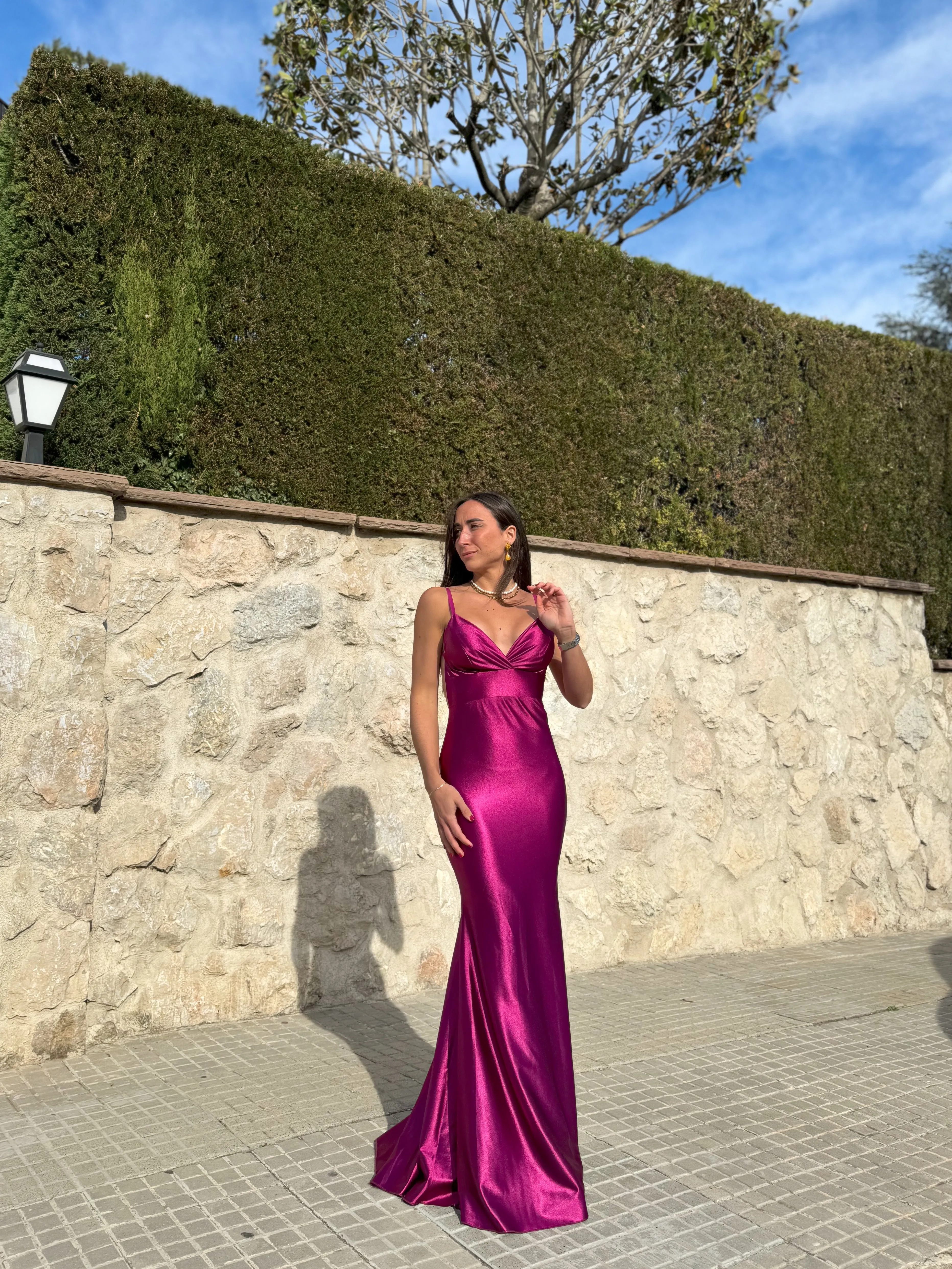 Vestido pico satinado espalda cereza sold by Sorellas product image thumbnail 4