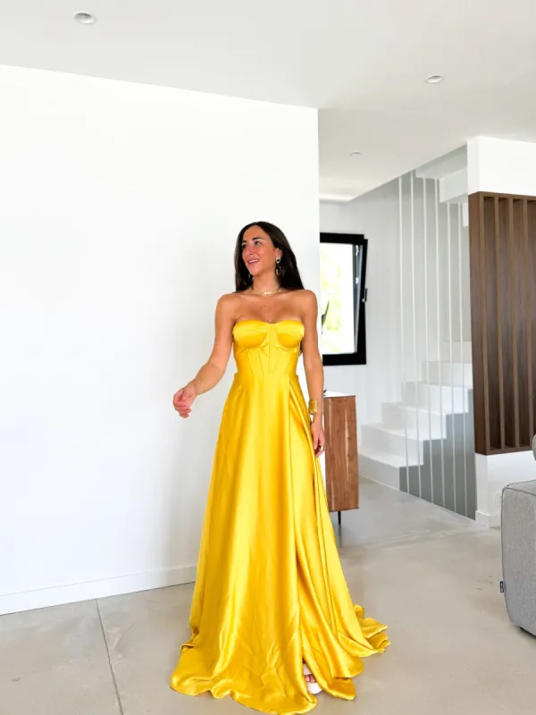Vestido corse palabra amarillo sold by Sorellas