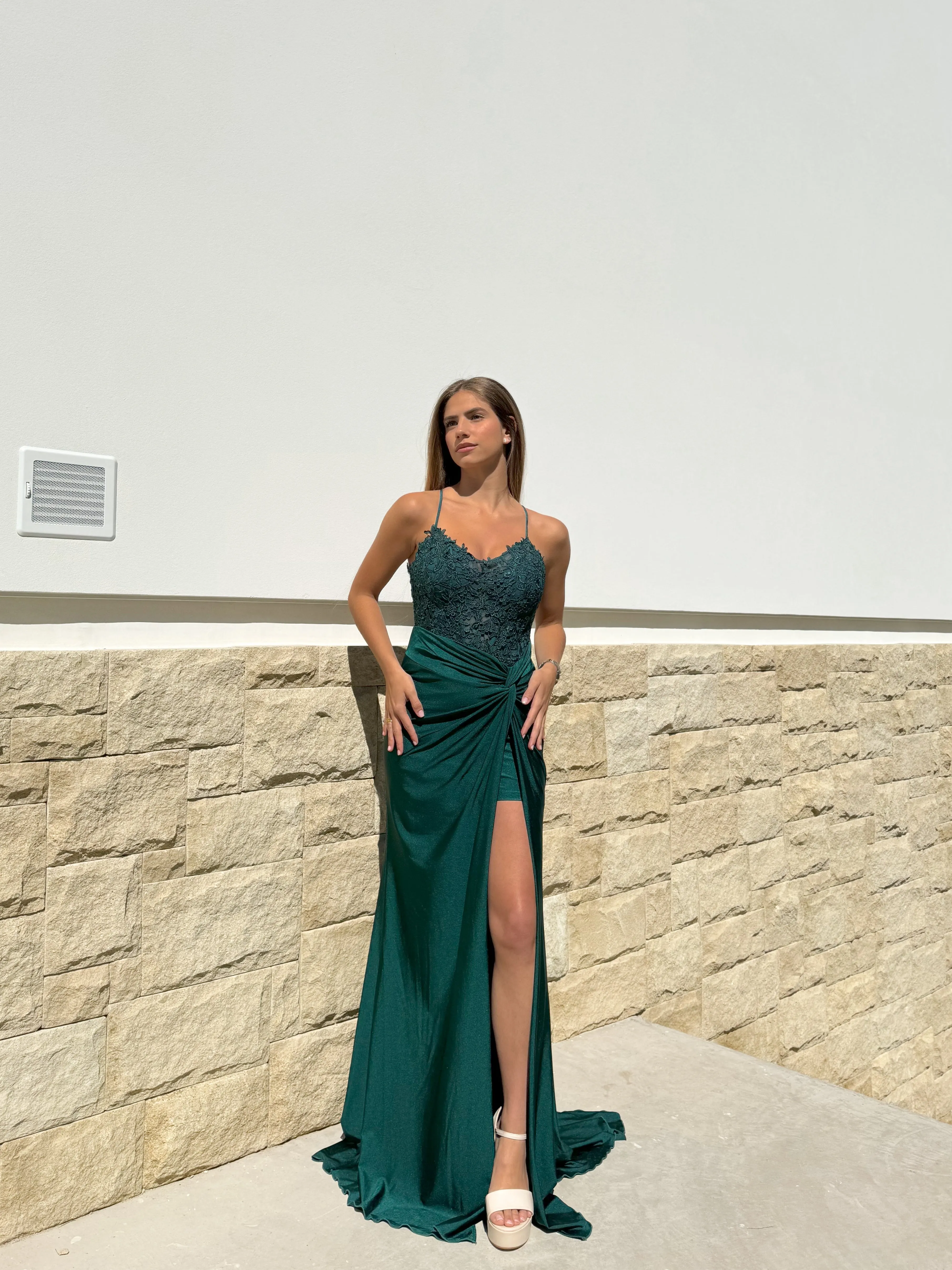 Vestido corazón nudo encaje botella sold by Sorellas