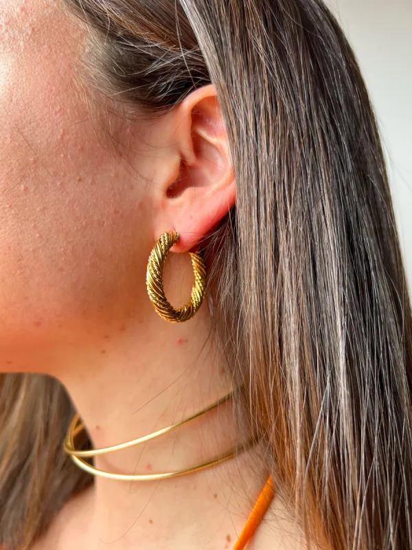 Pendientes aro enlazados sold by Sorellas