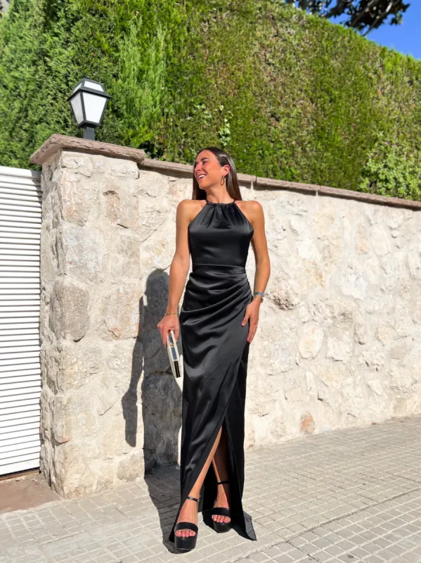 Vestido tubo halter negro sold by Sorellas