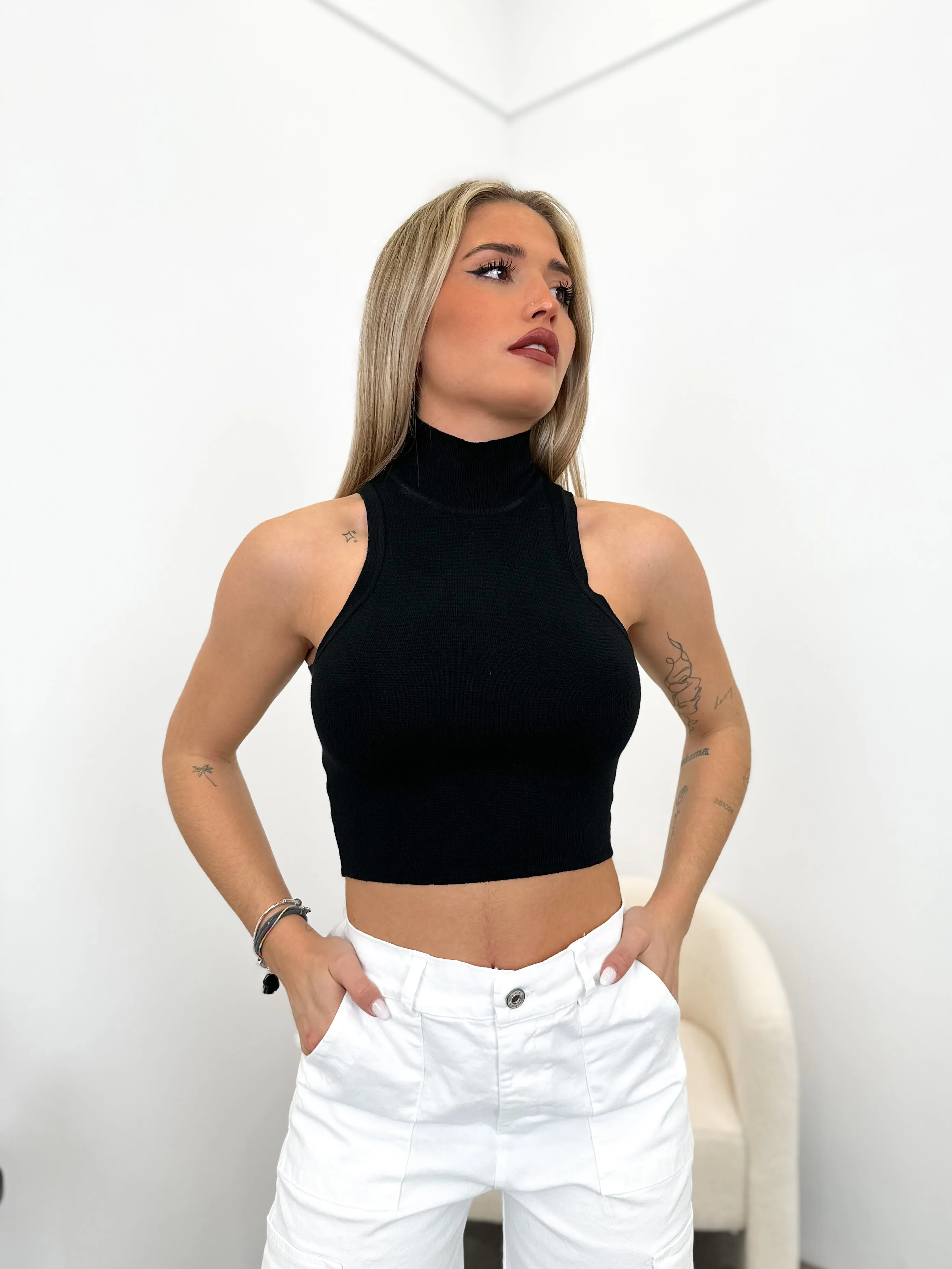 Top tirantes cuello negro sold by Sorellas