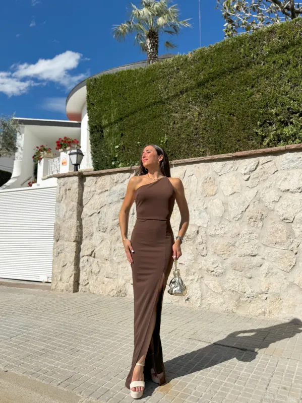 Vestido escote asim sirena marrón sold by Sorellas