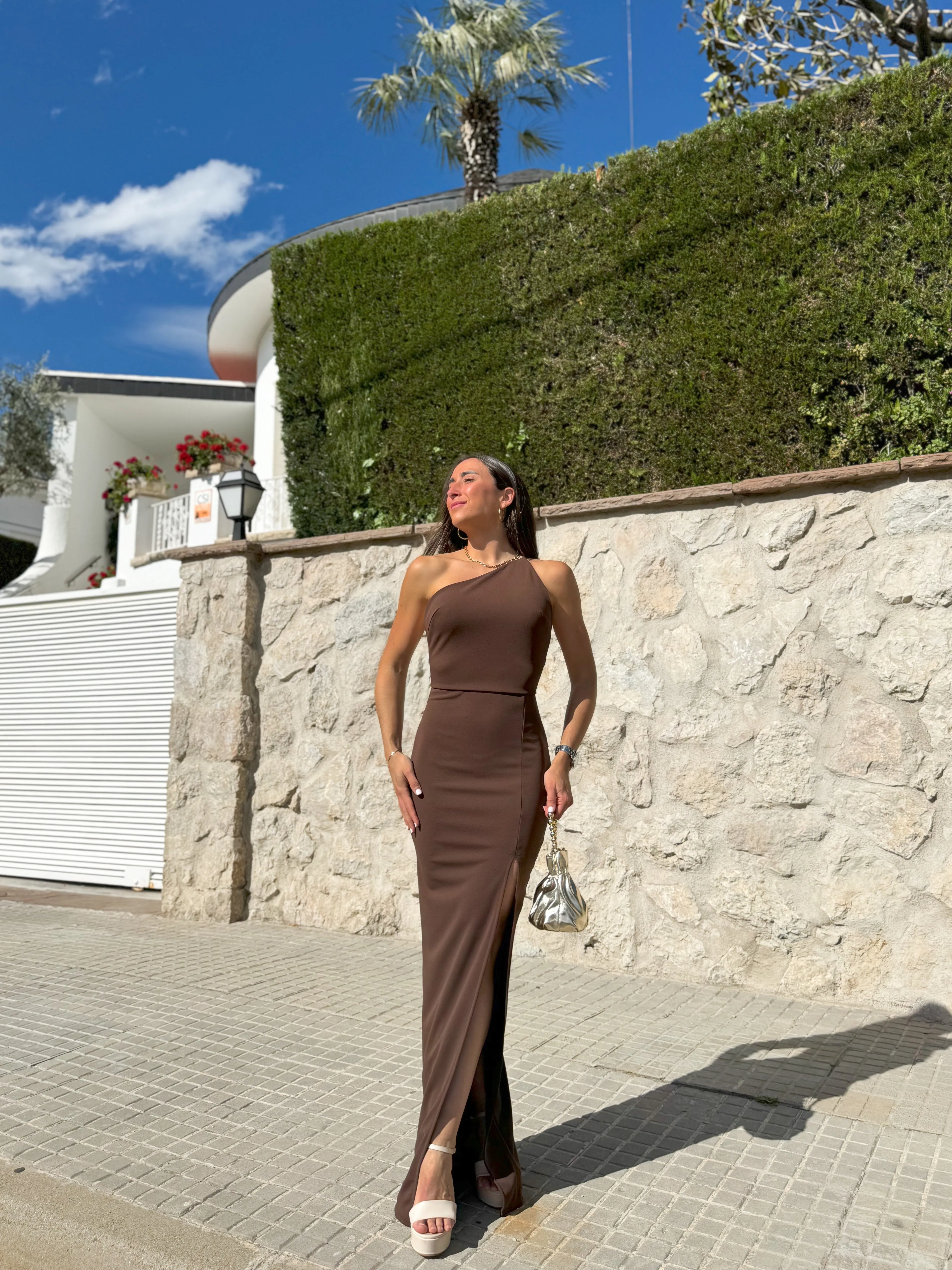 Vestido escote asim sirena marrón sold by Sorellas