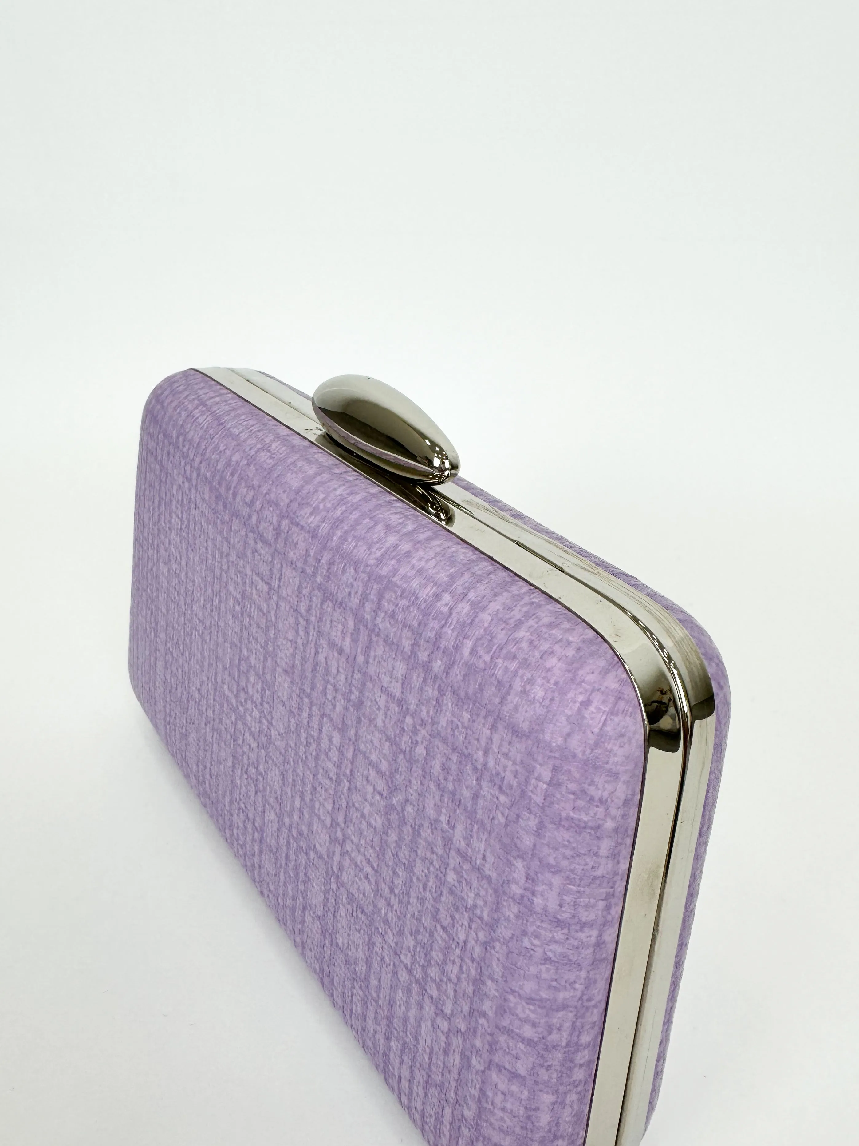 Clutch efecto rafia lila sold by Sorellas product image thumbnail 2