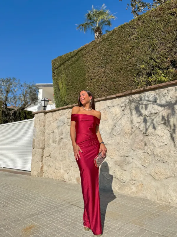 Vestido banda satinado burdeos sold by Sorellas