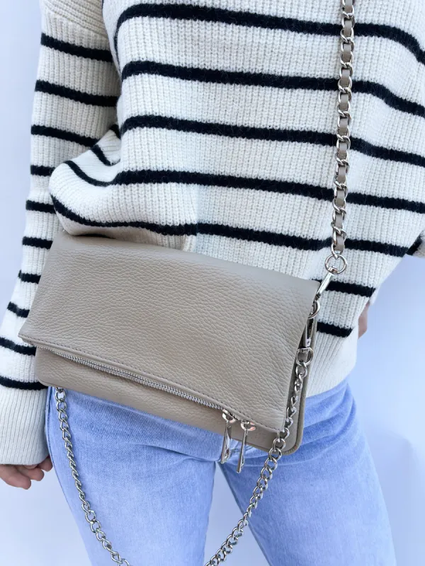 Bolso piel cadenas crema sold by Sorellas