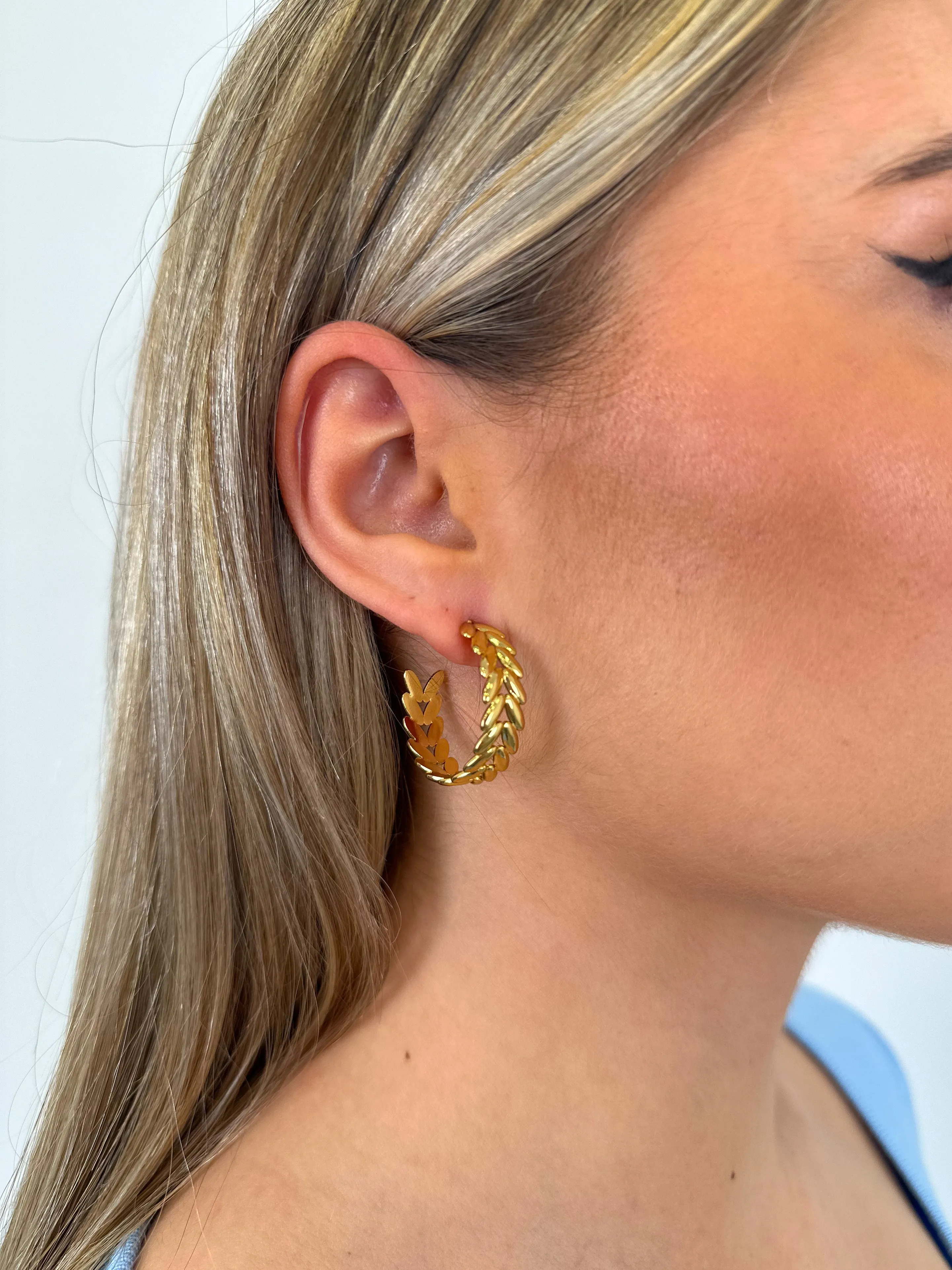 Pendientes aro hojas dorado sold by Sorellas