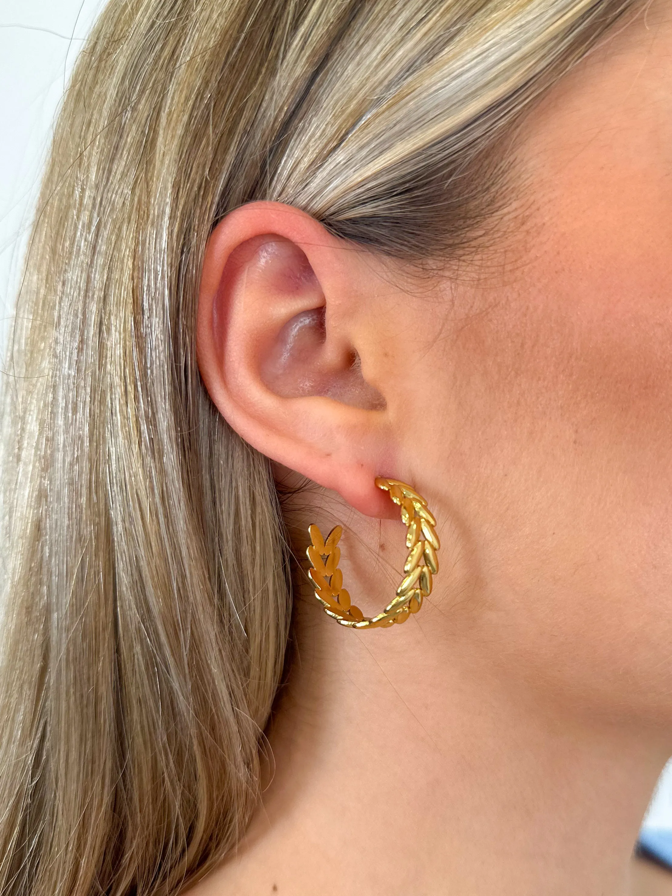 Pendientes aro hojas dorado sold by Sorellas product image thumbnail 2