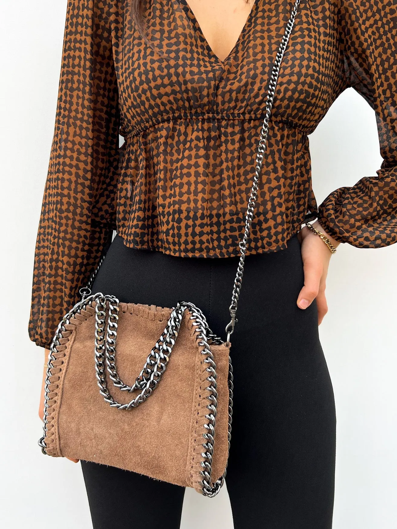 Bolso pocket bag ante taupe sold by Sorellas product image thumbnail 3