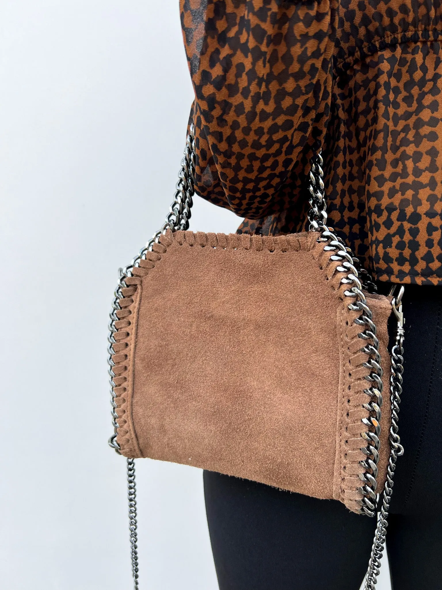 Bolso pocket bag ante taupe sold by Sorellas product image thumbnail 4