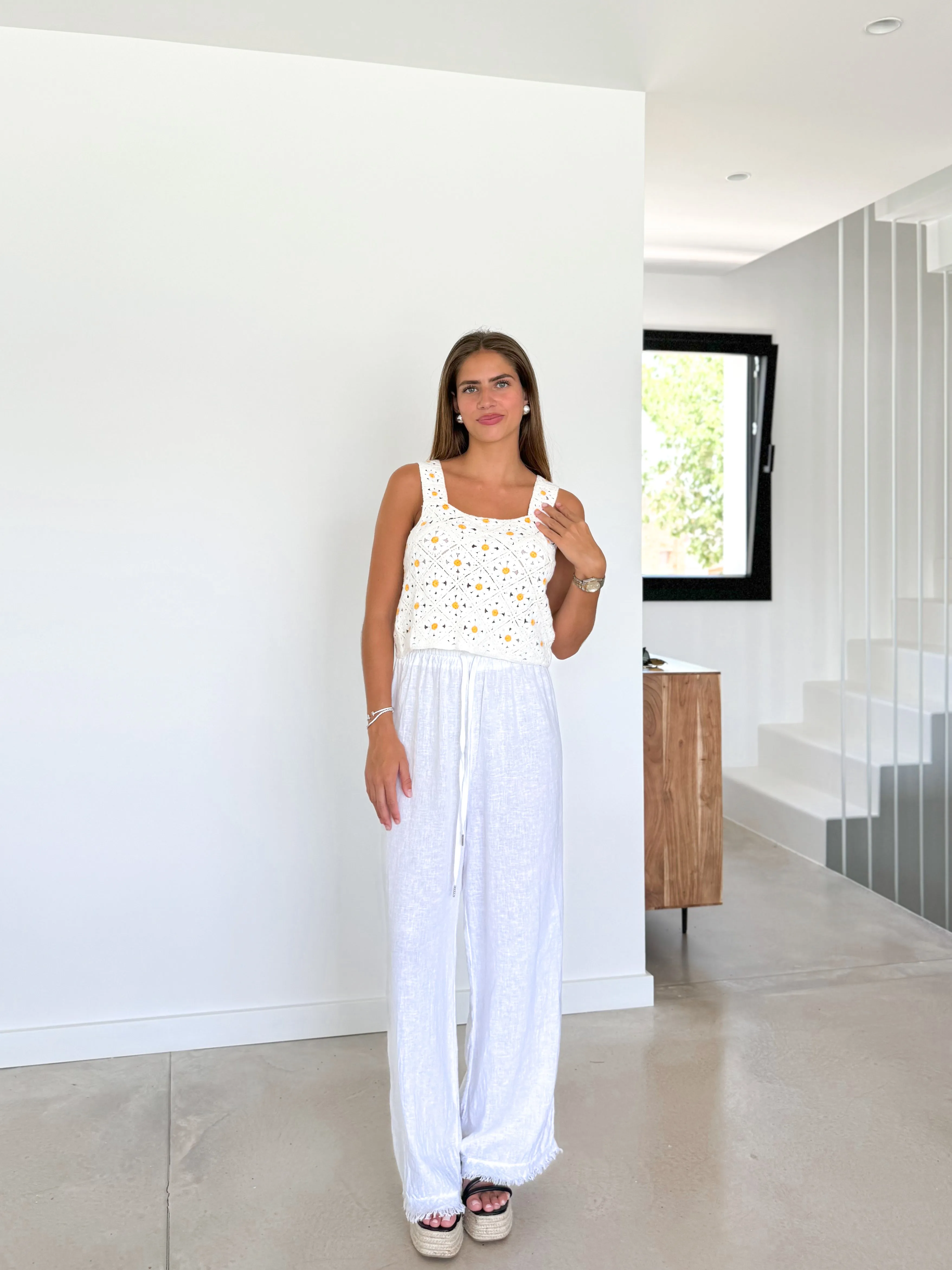 Top crochet flores blanco sold by Sorellas product image thumbnail 5