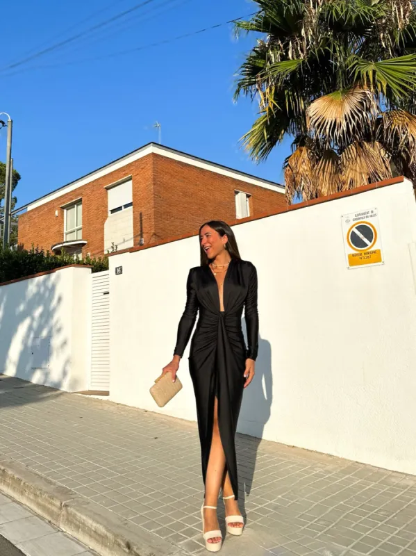 Vestido manga nudo negro sold by Sorellas