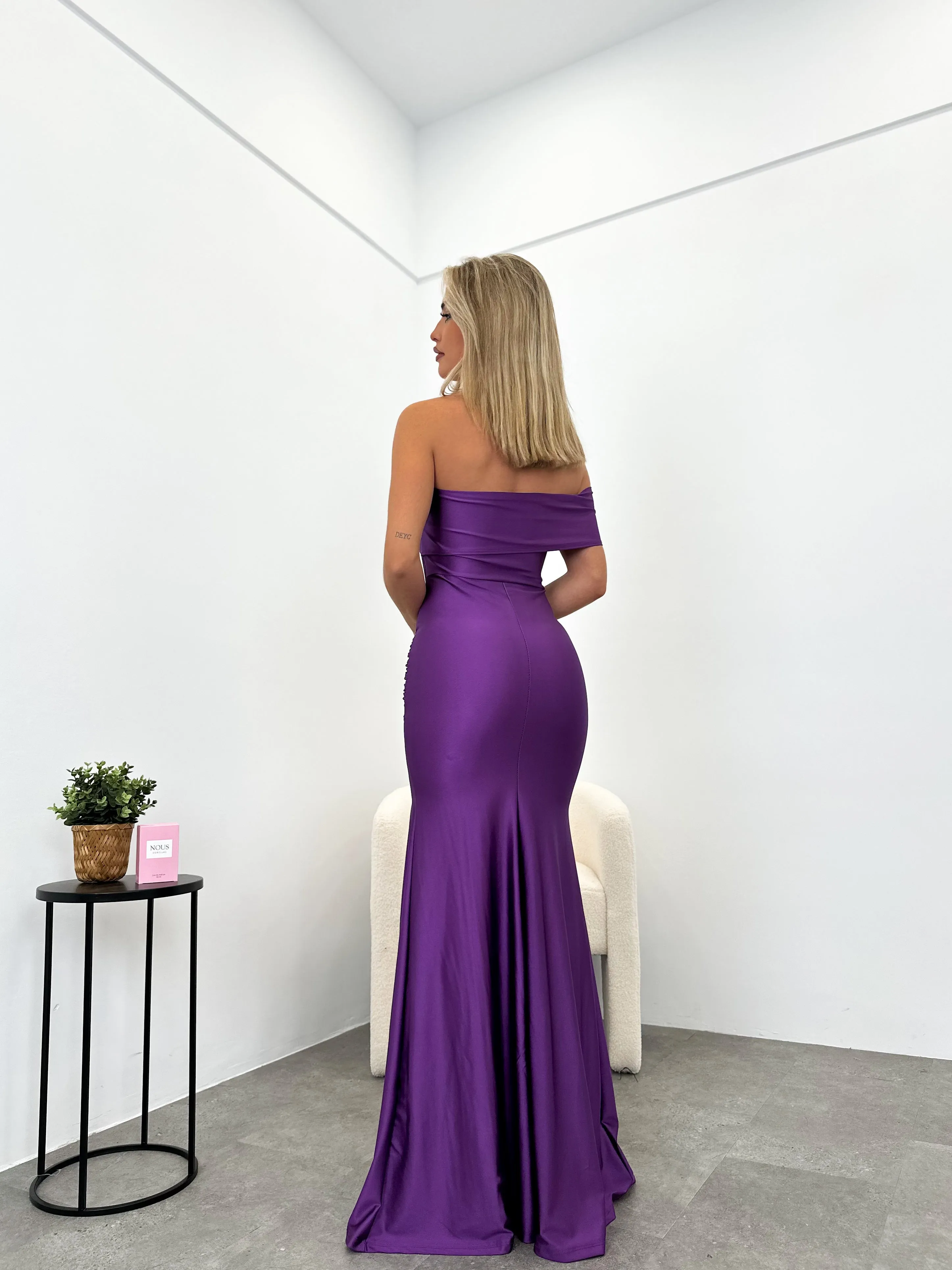 Vestido barco asimétrico morado sold by Sorellas product image thumbnail 4