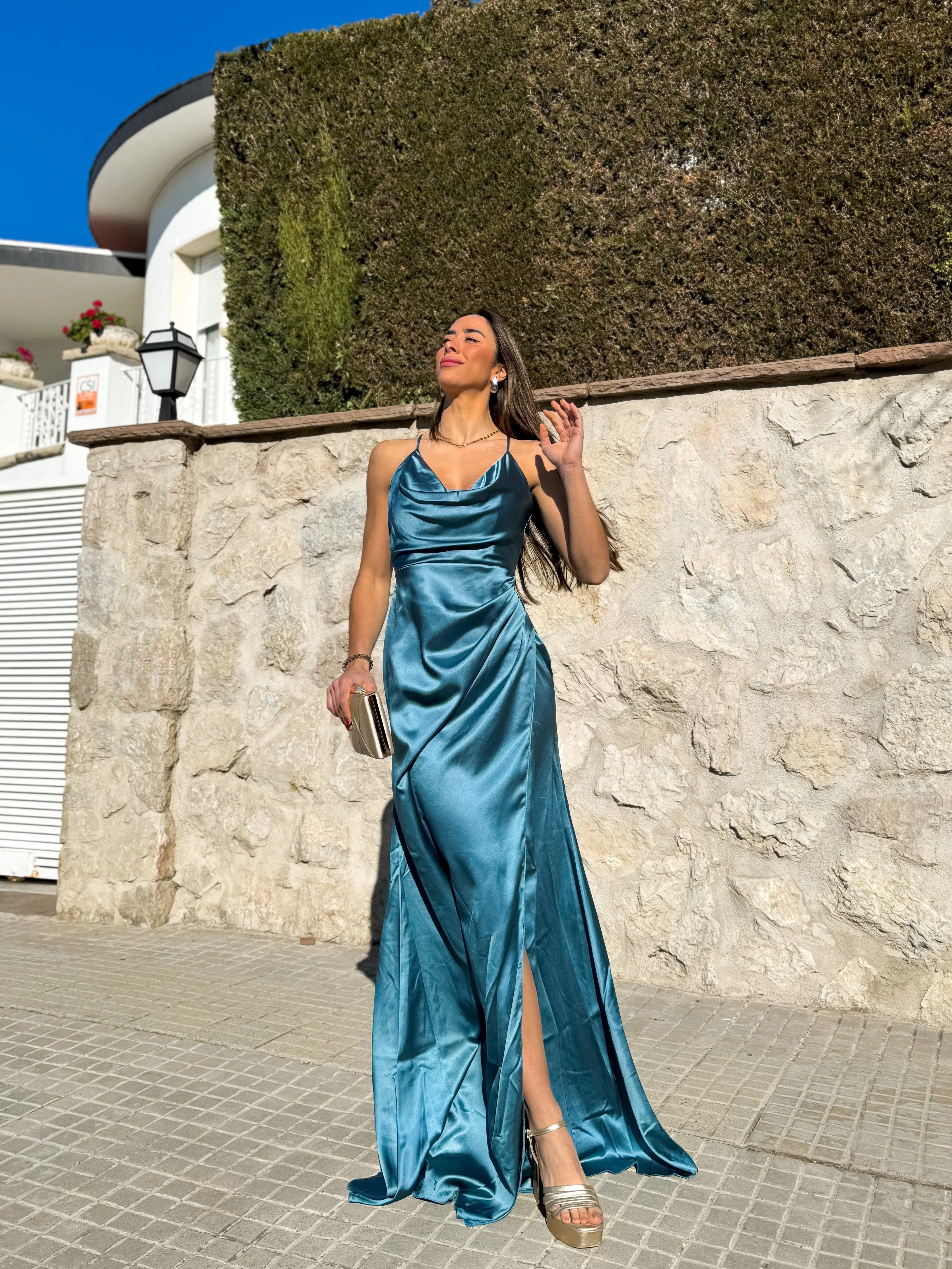 Vestido cascada raso petróleo sold by Sorellas product image thumbnail 5